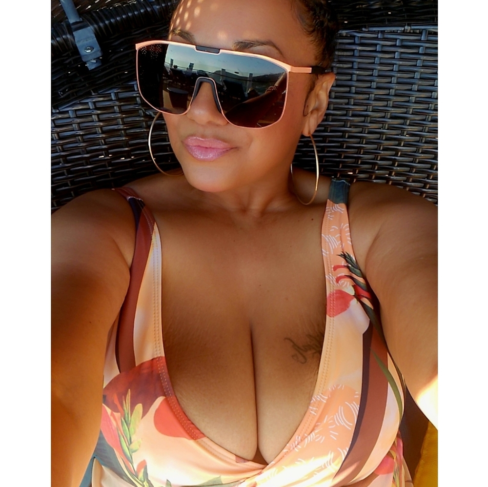 Stylish Sunglasses Peach And Black Oversized EUC